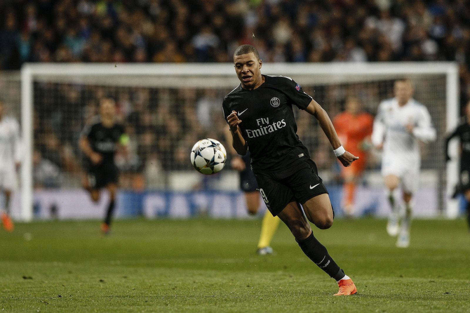 爱尔兰本轮世预赛大名单：柯林斯、凯莱赫、阿扎兹在列（爱尔兰公布本轮世预赛名单：柯林斯、凯莱赫、阿扎兹入选）