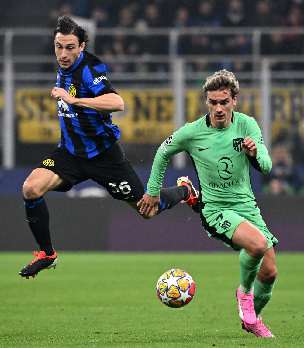 杜兰特远投三分命中，全场欢呼（杜兰特命中超远三分，现场沸腾）