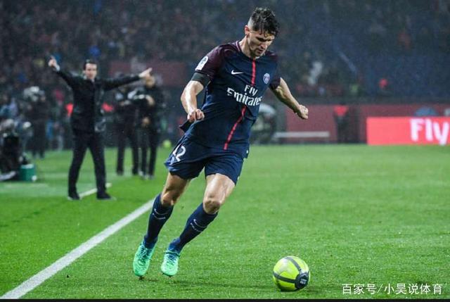 每体：博阿滕昨天再次造访巴萨，并且观看了青年队的比赛（每体：博阿滕昨日再访巴萨，现场观看青年队比赛）