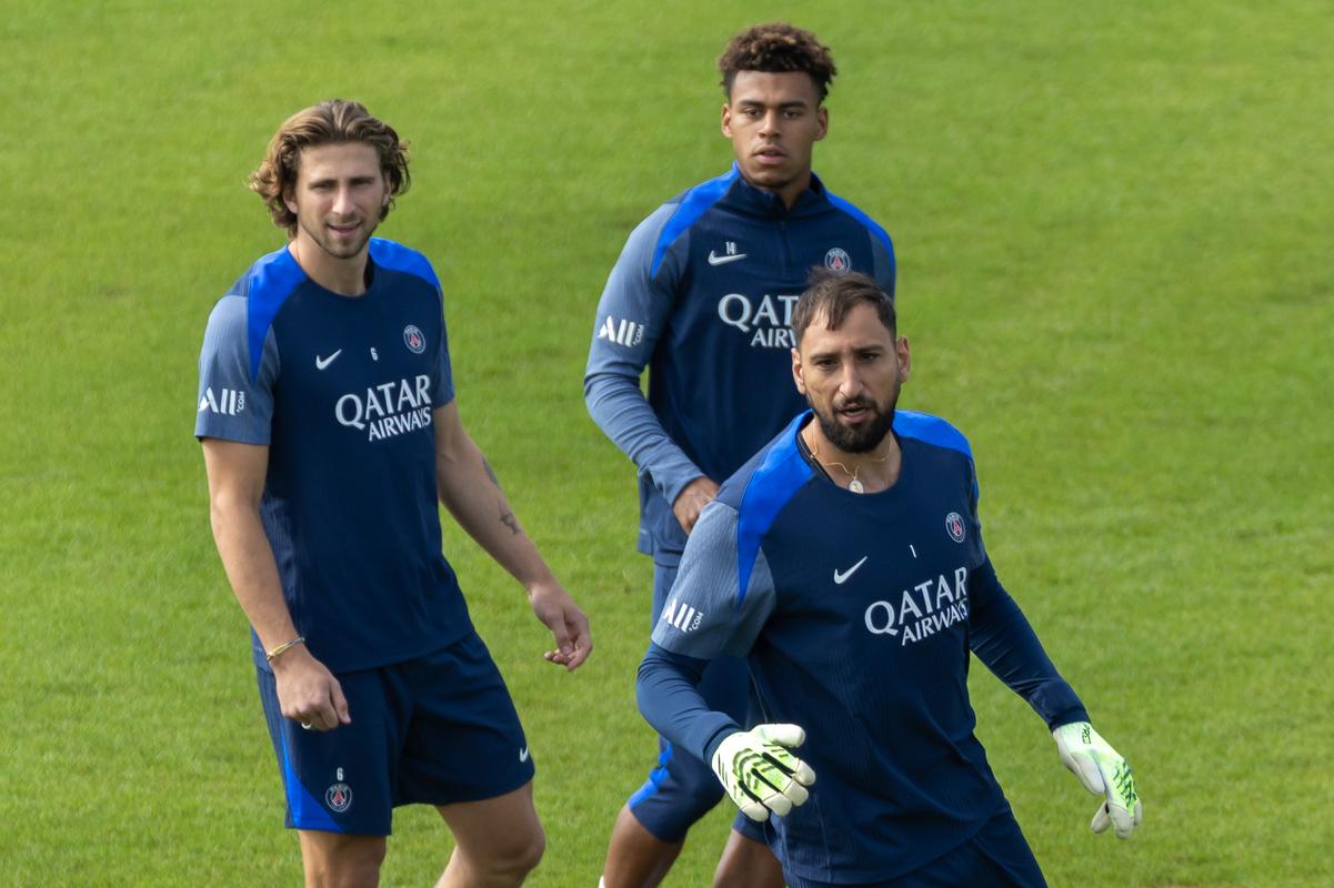 记者：梅西不考虑以球员身份回巴萨，若回归会是担任管理职务（记者：梅西无意以球员身份重返巴萨，若回归将加入管理层）