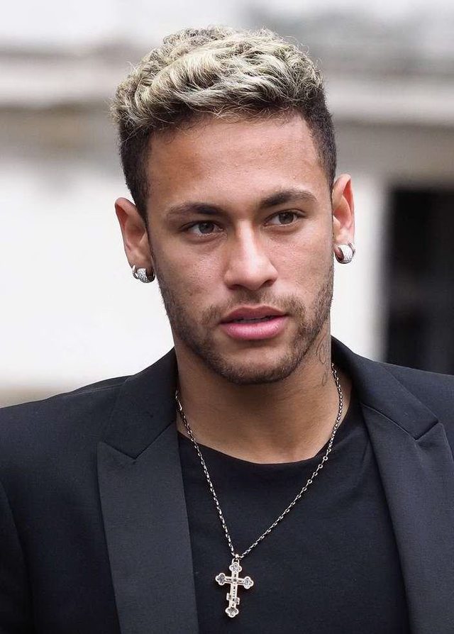 西班牙人2-1塞维利亚，罗伯托-费尔南德斯、佩雷-米利亚破门（西班牙人2-1击败塞维利亚，罗伯托-费尔南德斯与佩雷-米利亚相继破门）