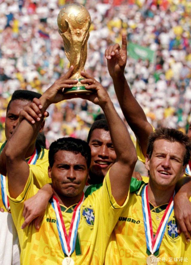 记者：罗马联系法比奥-席尔瓦团队，但若吉拉西离队他将留下（记者：罗马已接触法比奥-席尔瓦团队，若吉拉西离队他将留队）