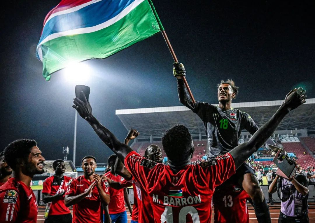 意媒：裁判协会认为米兰vs拉齐奥VAR介入错误，并将予以停职（意媒：裁判协会认定米兰战拉齐奥VAR介入失当，相关裁判将被停职）