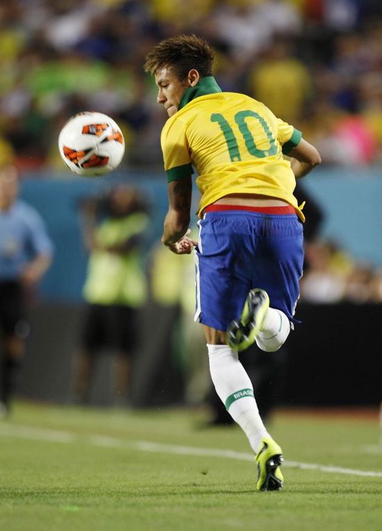 TA评选明年世界杯百大球星：梅西仅第八！C罗高居第25！（TA公布下届世界杯百大球员榜：梅西第8，C罗第25）